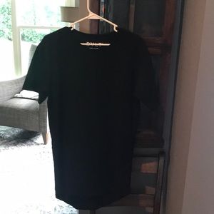 Black shirt sleeve shirt
